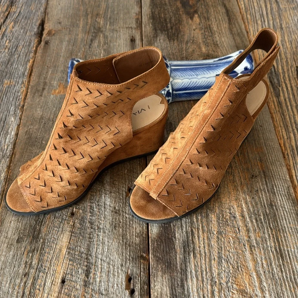 Via Spiga Leatrice Suede Wedge Sandals Size 7.5M